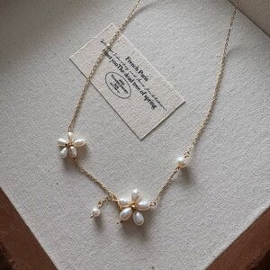 Elegant Gold plated and Pearl Flower Necklace